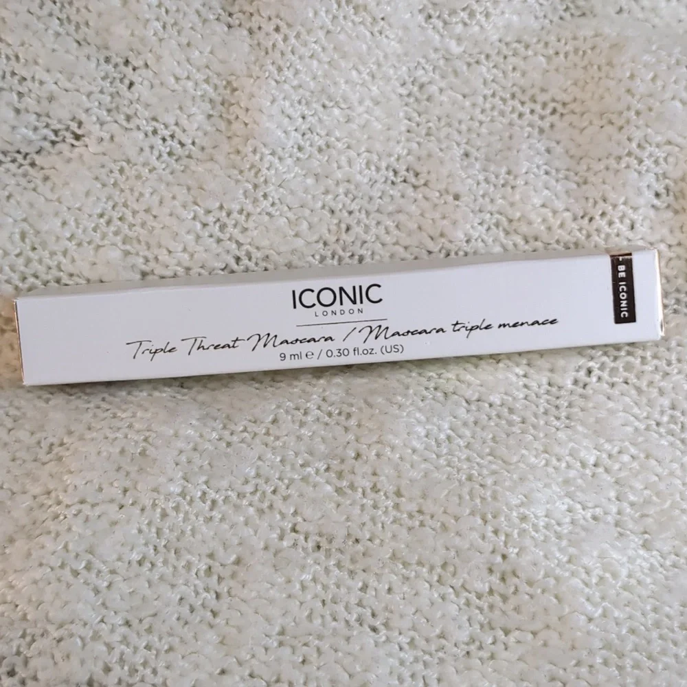 ICONIC London Triple Threat Mascara in Black, 9ml/0.30fl oz - Picture 4 of 10